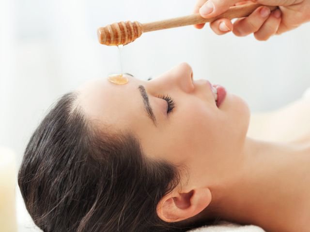 MANFAAT MADU YANG SANGAT PENTING UNTUK KECANTIKAN - Halo Herbal madu